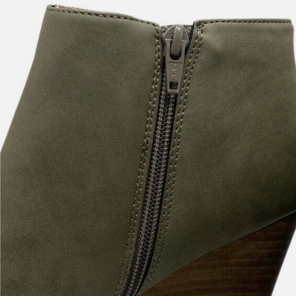 Report Shoes Bootie Ankle Zip Chic Wedge Size 9 NEW - Picture 6 of 8